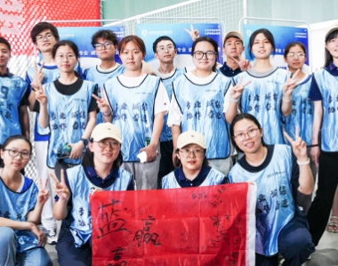The fun sports meeting ended successfully amid warm applause and cheers