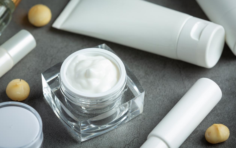 How to Choose a Humectant for Dry Skin Products